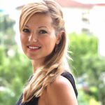 Photo d'une jeune femme blonde.